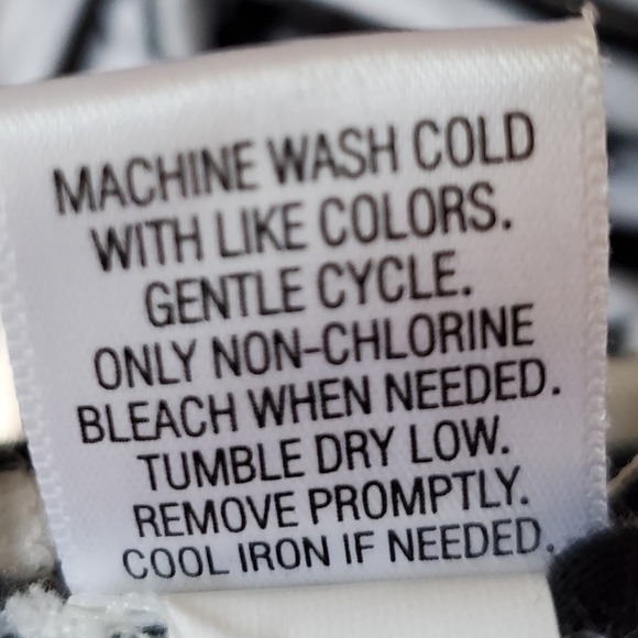 ELLE | Women's black/white striped with cream lace weave tanktop. Size medium. - Picture 6 of 6